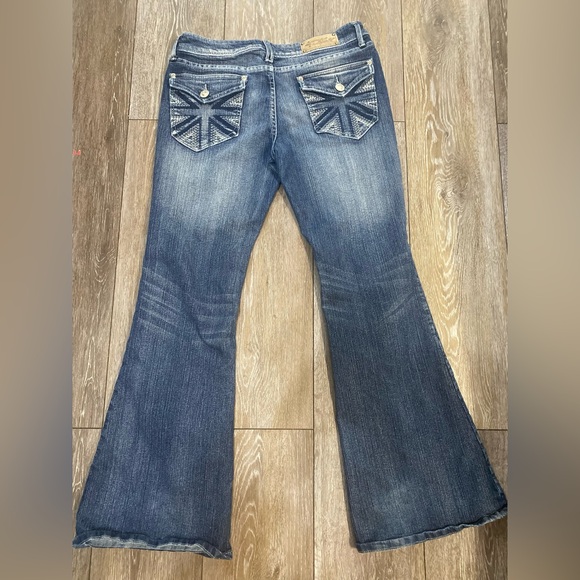 V-Blue Low Rise Distressed Flare Jeans Union Jack Pockets Size 11/12 - Picture 2 of 8